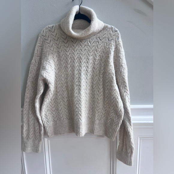 Old Navy Sweaters - Old Navy Cream Cowl Neck Sweater Size M